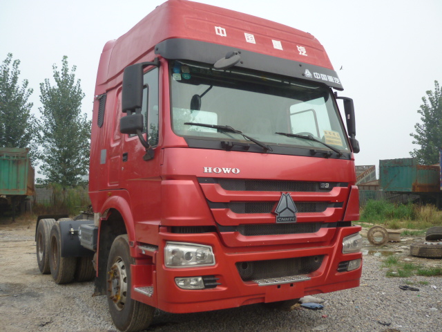 二手豪沃375雙驅(qū)336后雙拖牽引車拖頭掛車 專用汽車領(lǐng)域的可靠選擇